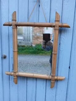 Miroir mural ancien avec cadre en bois