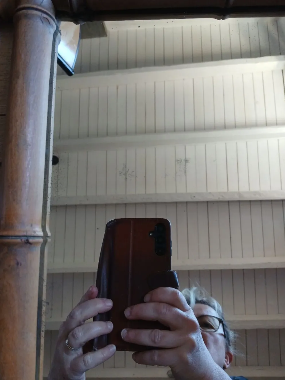 Miroir mural ancien avec cadre en bois