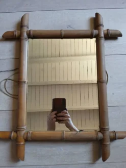Miroir mural ancien avec cadre en bois