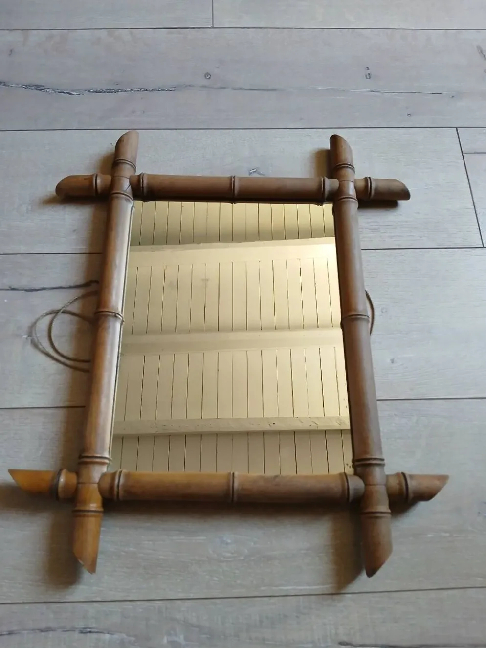Miroir mural ancien avec cadre en bois