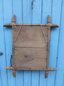 Miroir mural ancien avec cadre en bois