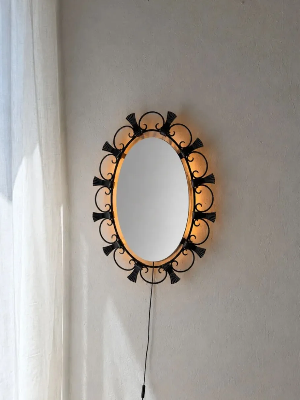Miroir mural éclairé Hillebrand en fer forgé des années 1980