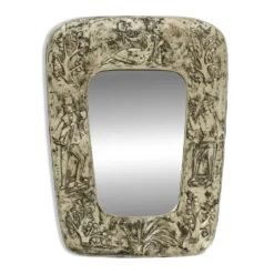 Miroir mural de style mid-century moderne avec un cadre en argent.