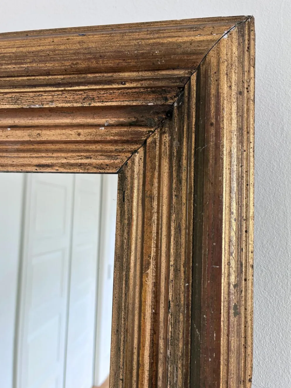 Miroir mural en bois doré antique en or