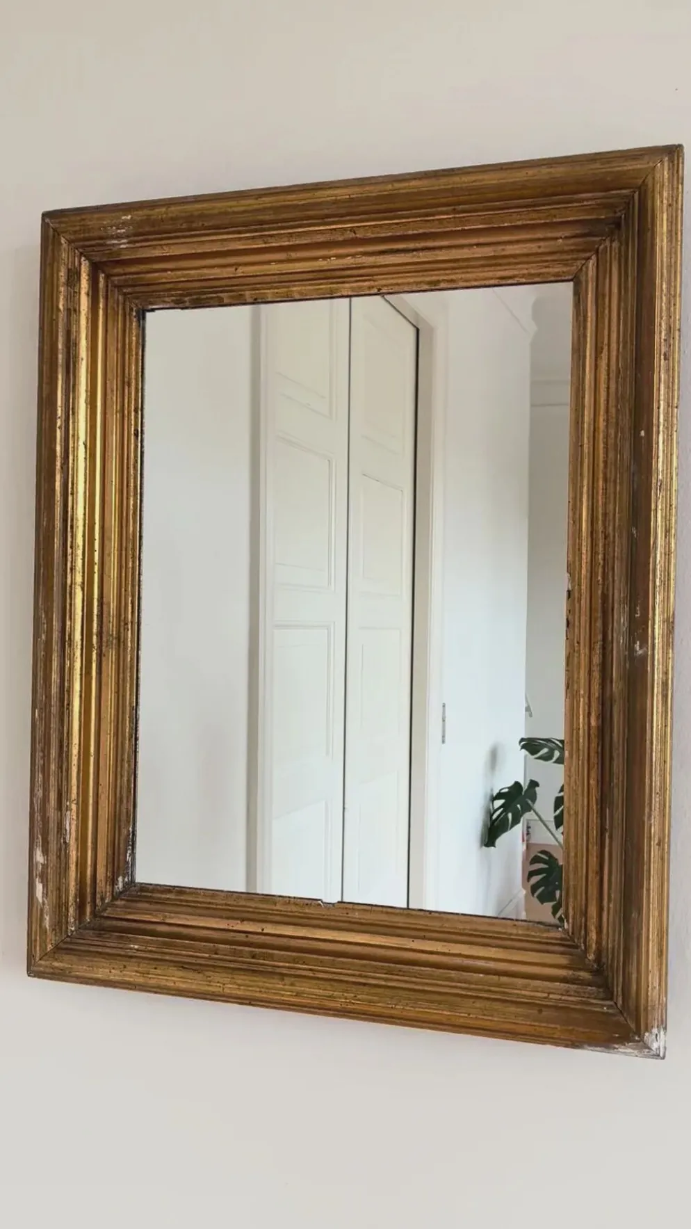 Miroir mural en bois doré antique en or