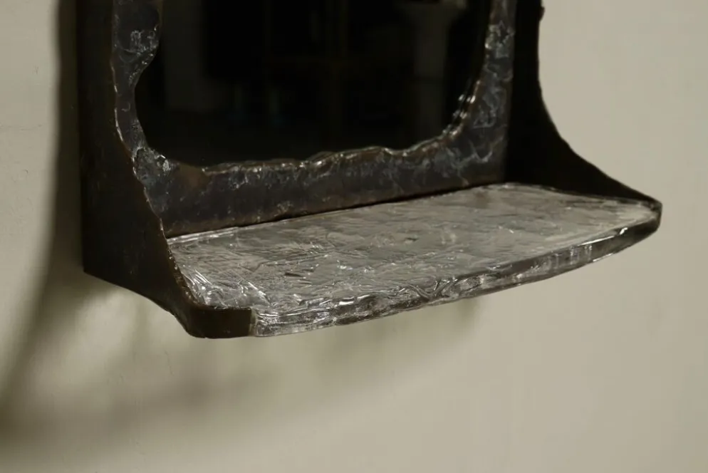 Miroir mural en bronze sculptural Lothar Klute avec étagère en verre des années 1990