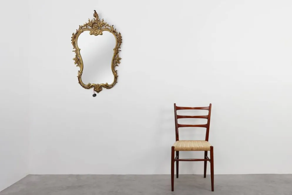 Miroir mural en métal orné de style Louis XVI du 20e siècle avec des flamboiements rococo, Fra