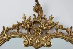 Miroir mural en métal orné de style Louis XVI du 20e siècle avec des flamboiements rococo, Fra
