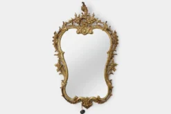 Miroir mural en métal orné de style Louis XVI du 20e siècle avec des flamboiements rococo, Fra
