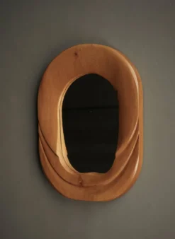 Miroir mural en pin anthroposophique du milieu du siècle, années 1970
