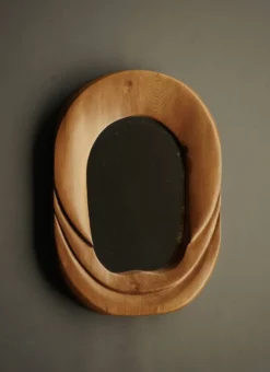 Miroir mural en pin anthroposophique du milieu du siècle, années 1970