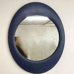 Miroir mural ovale années 1970 skaï bleu