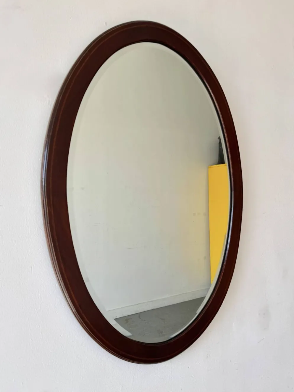 Miroir mural ovale en acajou ancien