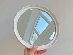 Miroir mural rond en plastique beige de l'ère spatiale