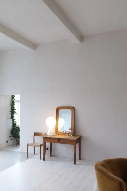 Miroir mural sculptural moderne du milieu du siècle en chêne teinté, verre, Glas & Trä 1959