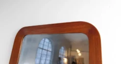 Miroir mural sculptural moderniste du milieu du siècle, teck, verre cristal, Glas & Trä, années 1960