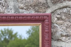 Miroir mural vintage en bois sculpté bordeaux et doré – style Art déco – H4