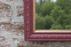 Miroir mural vintage en bois sculpté bordeaux et doré – style Art déco – H4