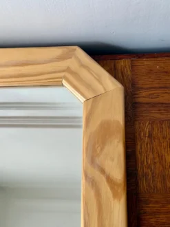 Miroir octogonal en bois clair et nervuré
