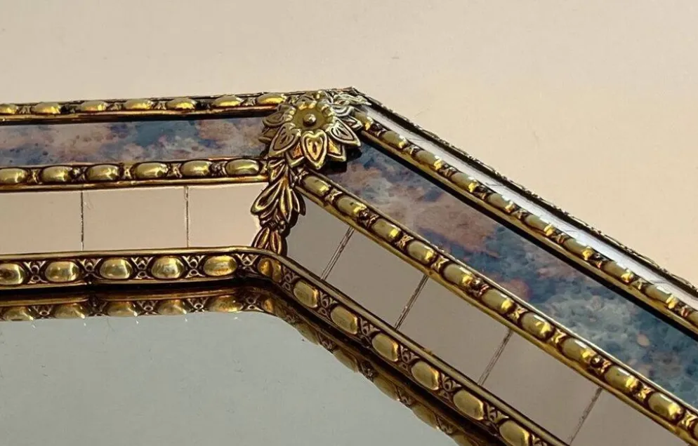 Miroir Octogonal à Facettes et Guirlandes de Laiton — Travail Français, Ver