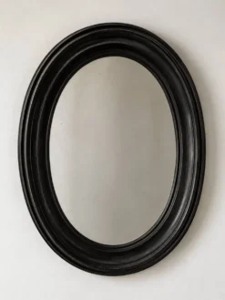 Miroir ovale ancien en bois patiné noir