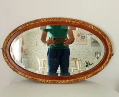 Miroir ovale ancien glace biseauté en bois et stuc XIXeme