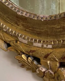 Miroir ovale ancien à la feuille d'or – Fronton nœud & motifs floraux style