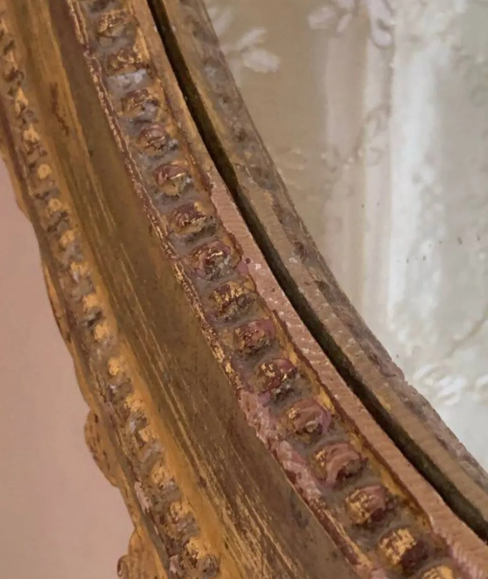 Miroir ovale ancien à la feuille d'or – Fronton nœud & motifs floraux style