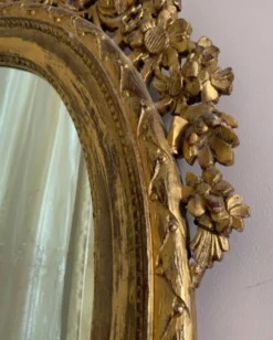 Miroir ovale ancien à la feuille d'or – Fronton nœud & motifs floraux style