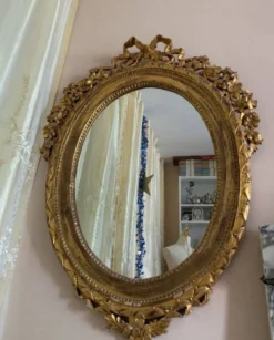 Miroir ovale ancien à la feuille d'or – Fronton nœud & motifs floraux style