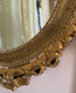 Miroir ovale ancien à la feuille d'or – Fronton nœud & motifs floraux style