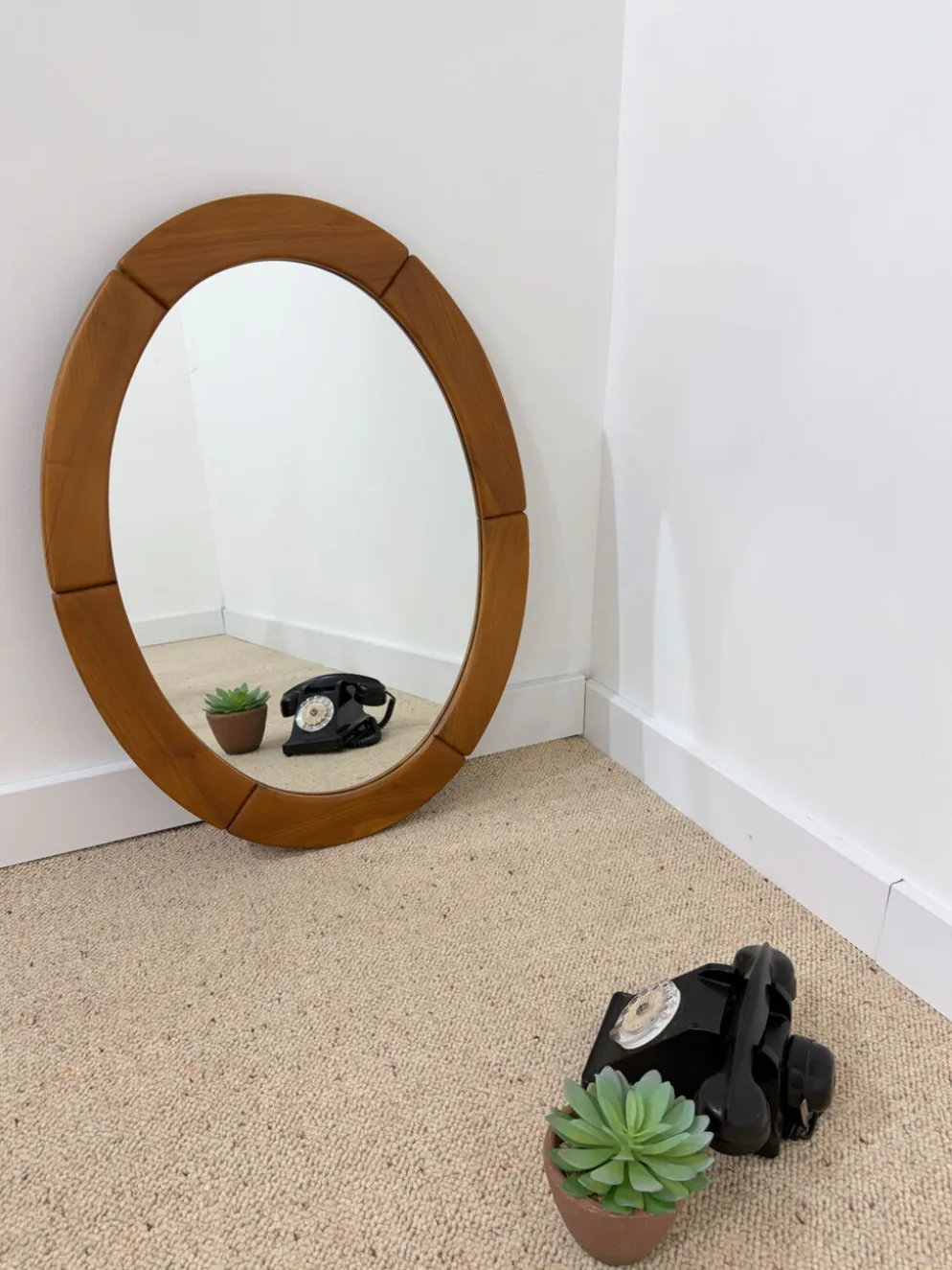 Miroir ovale années 70 en orme massif