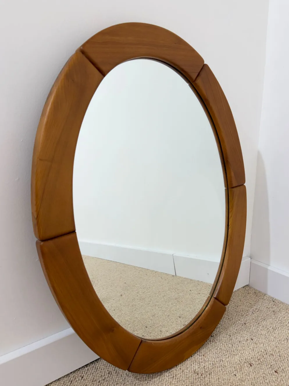 Miroir ovale années 70 en orme massif