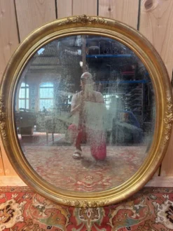 Miroir ovale biseauté bois doré style Louis XVI XIXe siècle