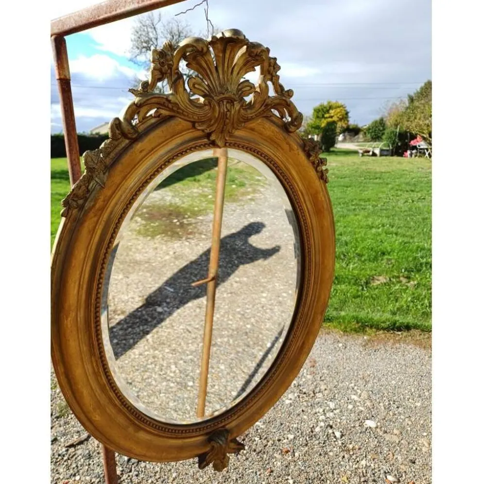 Miroir ovale en bois et stuc doré 19ème