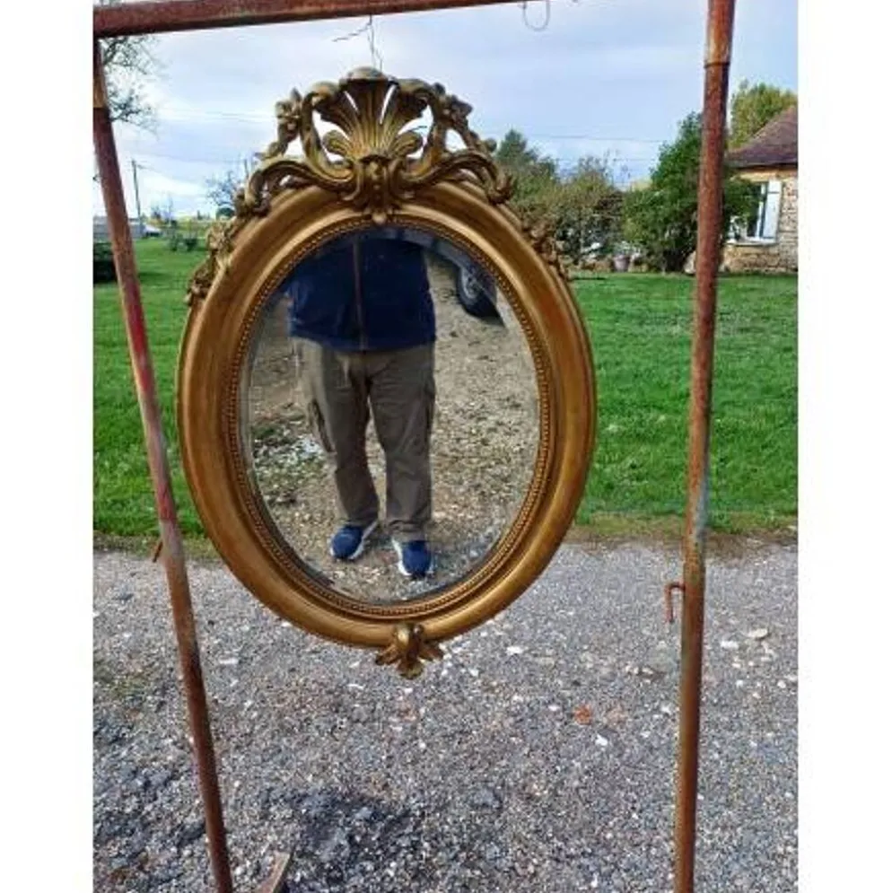 Miroir ovale en bois et stuc doré 19ème