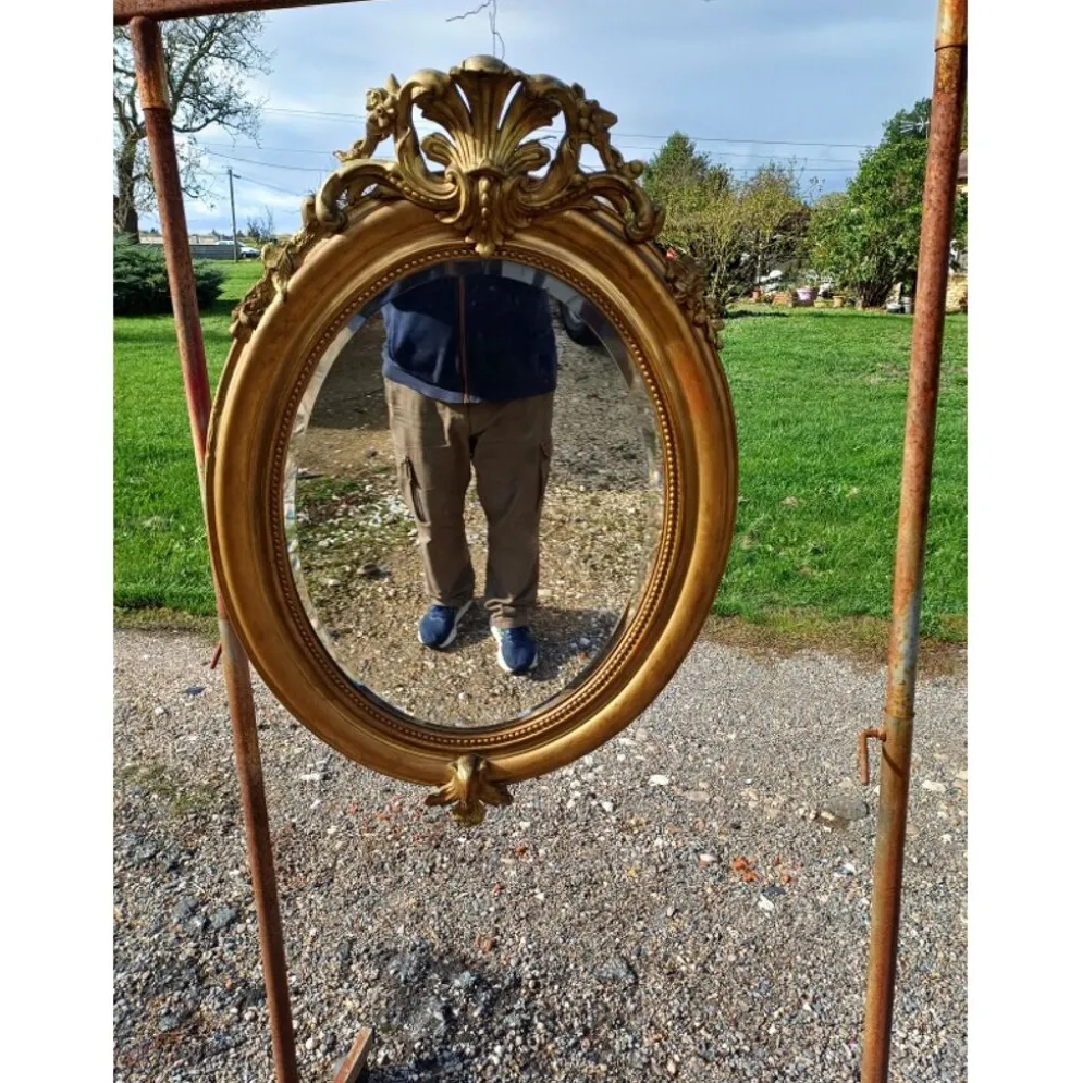 Miroir ovale en bois et stuc doré 19ème
