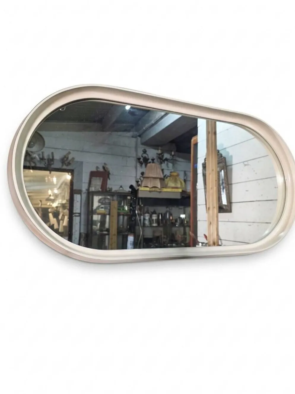 Miroir ovale en laqué blanc des années 70