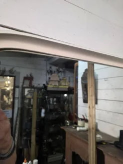 Miroir ovale en laqué blanc des années 70