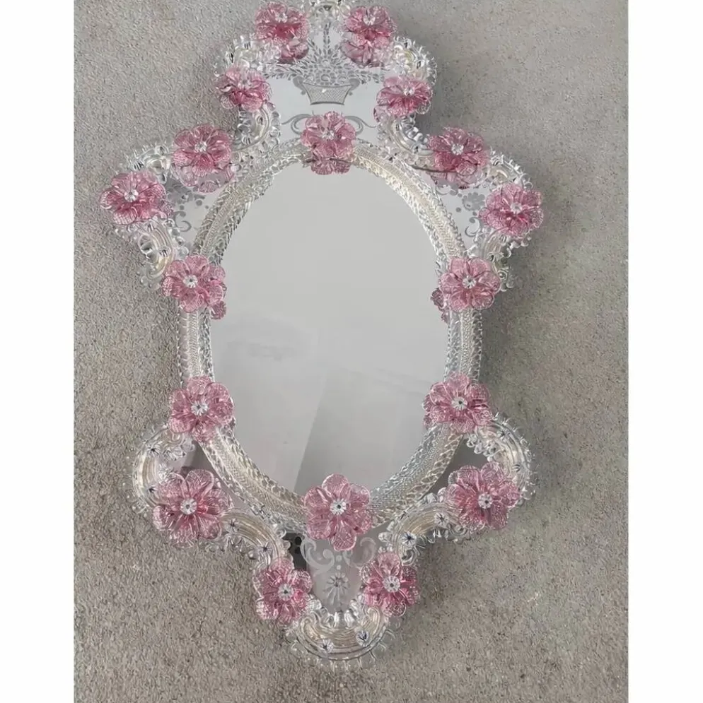 Miroir ovale floral rose vénitien classique en verre de Murano sculpté à la main