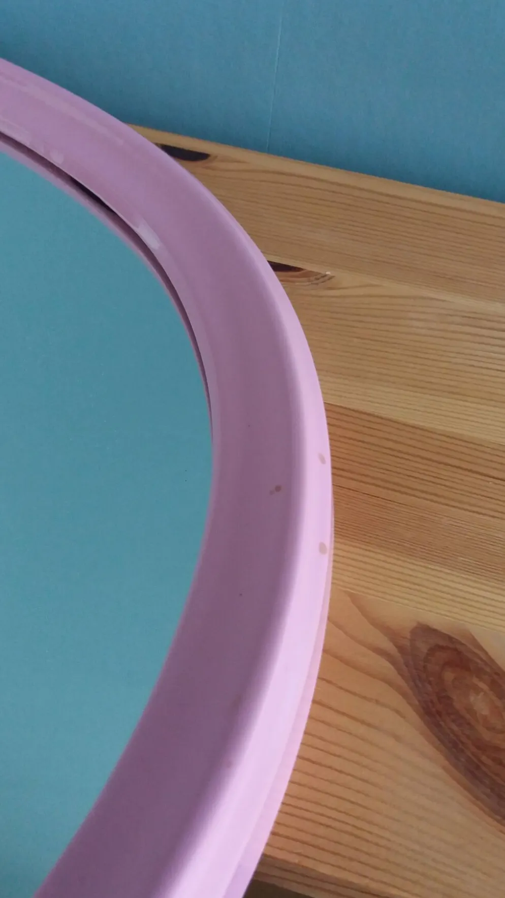 Miroir ovale fonte émaillée rose
