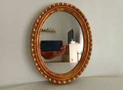 Miroir ovale italien vintage en bois doré