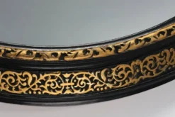 Miroir ovale néoclassique français en noir et or, 20e siècle