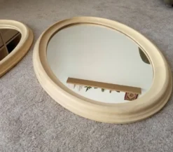Miroir ovale vintage en bois patiné