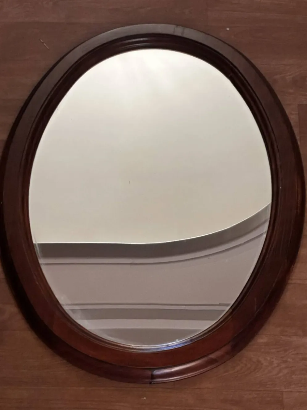 Miroir ovale vintage en bois teinté – 66 × 48,5 cm