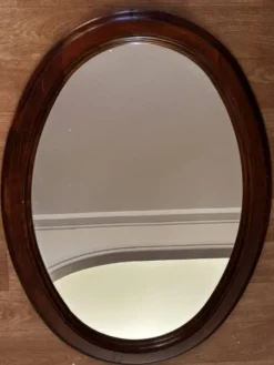 Miroir ovale vintage en bois teinté – 66 × 48,5 cm
