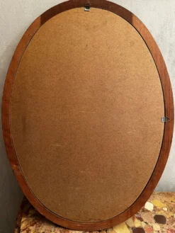 Miroir ovale vintage en bois teinté – 66 × 48,5 cm