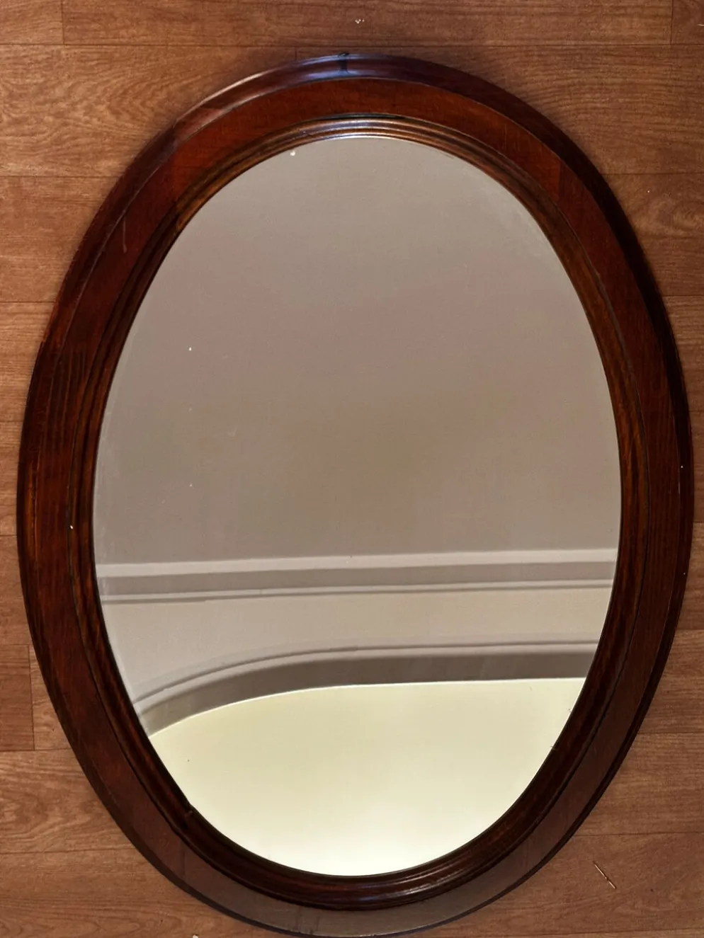 Miroir ovale vintage en bois teinté – 66 × 48,5 cm