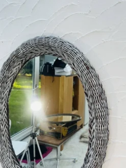 Miroir ovale vintage en osier tressé années 60