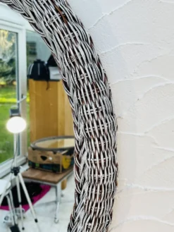 Miroir ovale vintage en osier tressé années 60